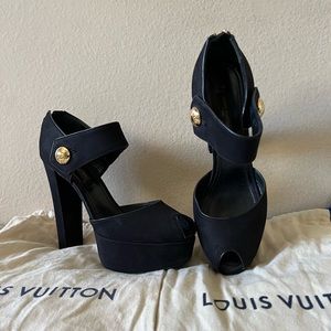 Auth Louis Vuitton shoes